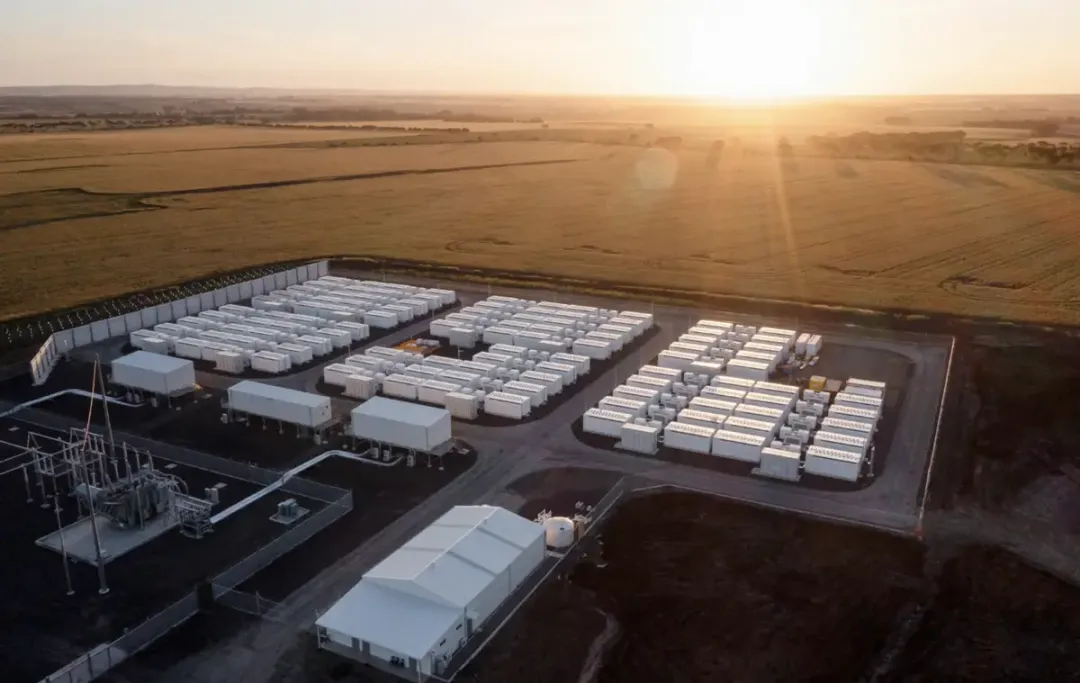 特斯拉十周年(nián)：上(shàng)海(hǎi)儲能(néng)超級工(gōng)廠(chǎng)開(kāi)工(gōng)，規劃年(nián)産1萬台商用(yòng)儲能(néng)電(diàn)池