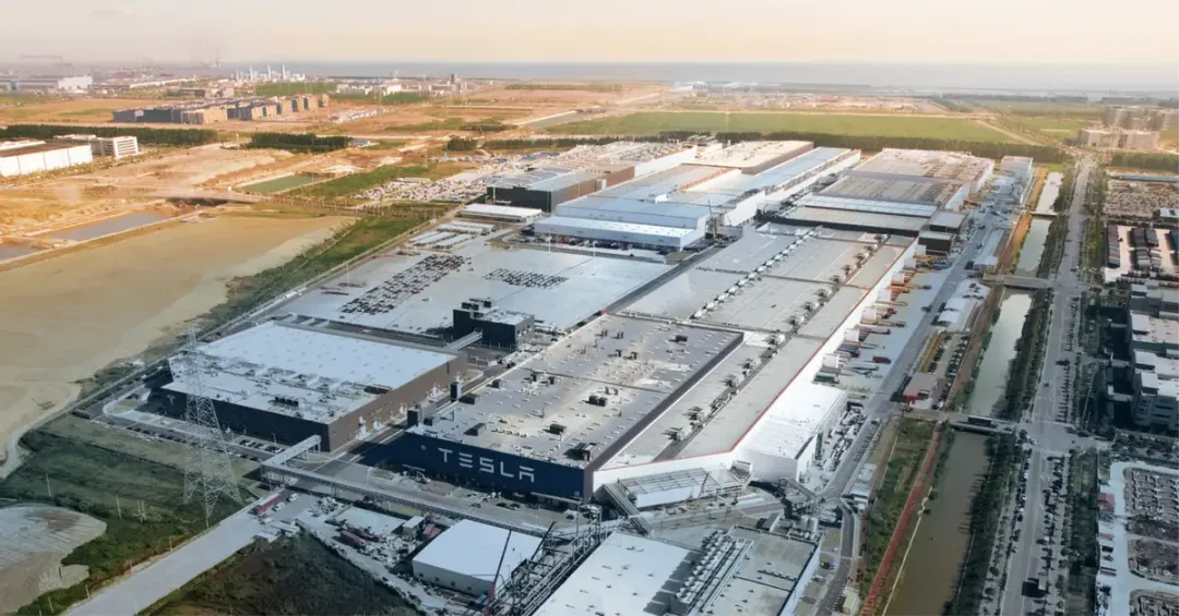 特斯拉十周年(nián)：上(shàng)海(hǎi)儲能(néng)超級工(gōng)廠(chǎng)開(kāi)工(gōng)，規劃年(nián)産1萬台商用(yòng)儲能(néng)電(diàn)池